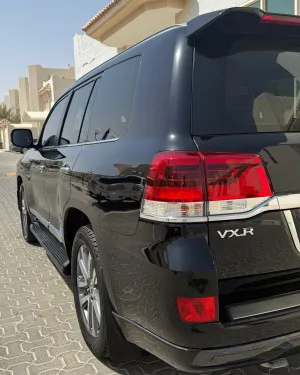 2018 تويوتا لاند كروزر VXR