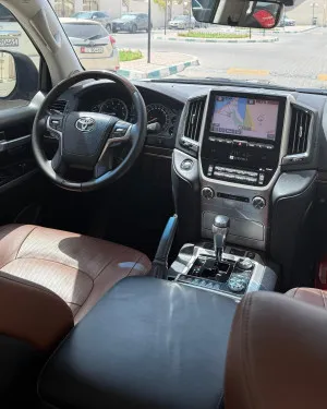 2018 تويوتا لاند كروزر VXR