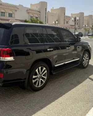 2018 تويوتا لاند كروزر VXR