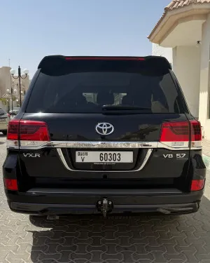2018 تويوتا لاند كروزر VXR