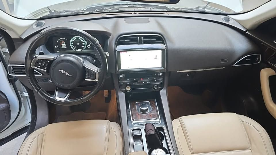 2018 جاكوار اف بيس R-Dynamic S