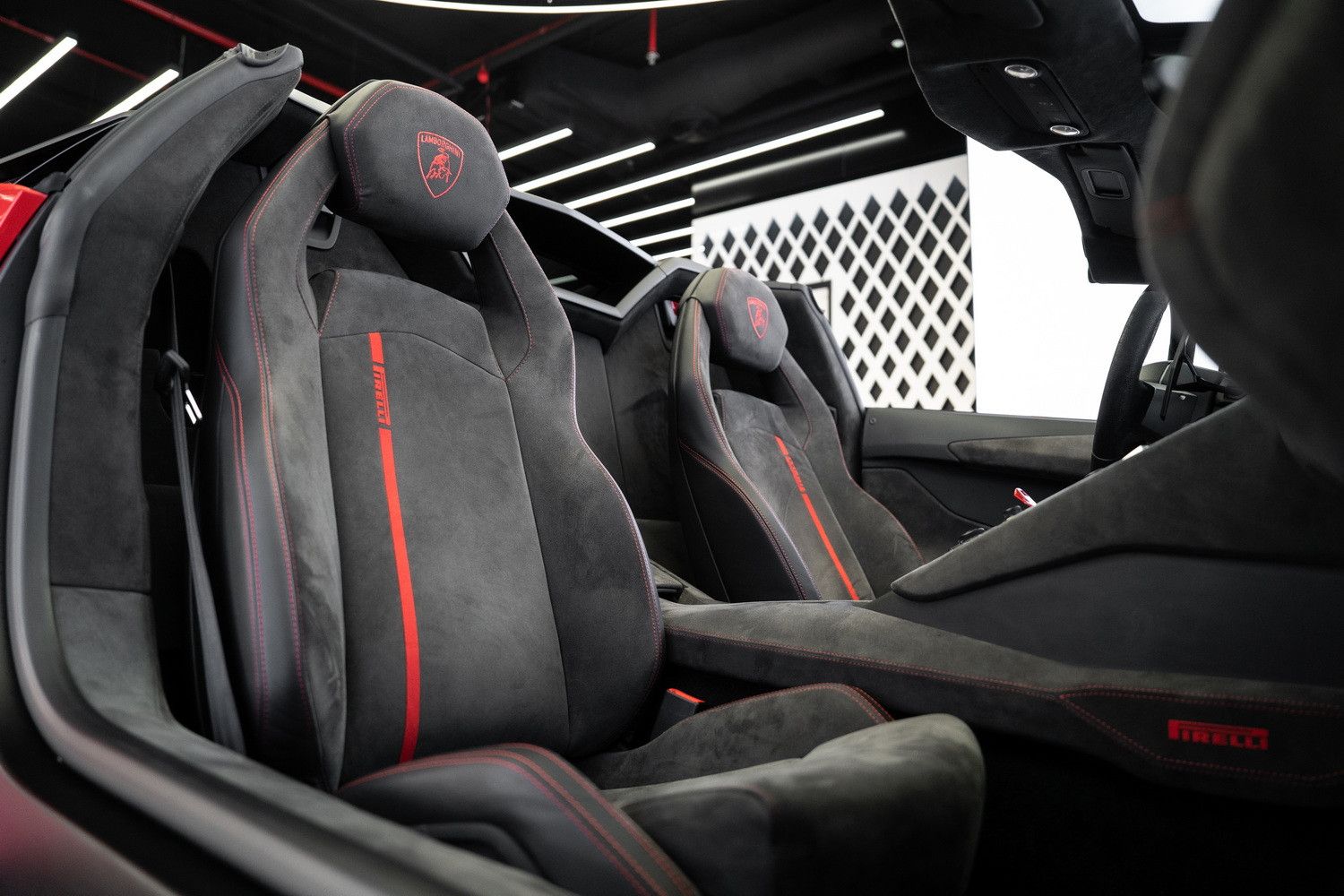 2015 لامبورجيني أفندايتر LP700-4