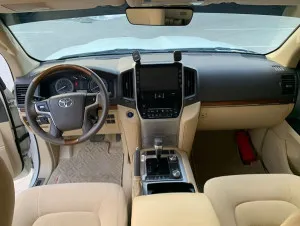 2017 Toyota Land Cruiser GXR