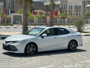 2018 تويوتا كامري Hybrid LE