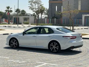 2018 تويوتا كامري Hybrid LE
