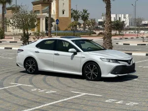 2018 تويوتا كامري Hybrid LE