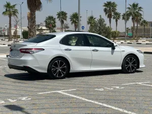 2018 تويوتا كامري Hybrid LE