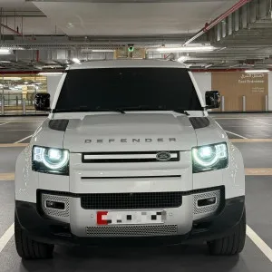 2024 Land Rover Defender 110 SE