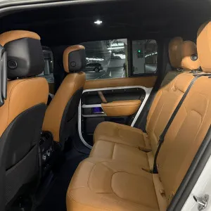 2024 Land Rover Defender 110 SE