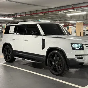 2024 Land Rover Defender 110 SE