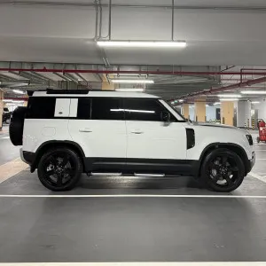 2024 Land Rover Defender 110 SE