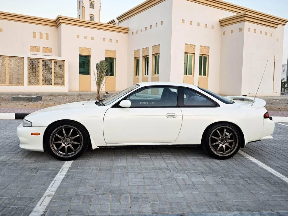 1994 نيسان سكاي لاين