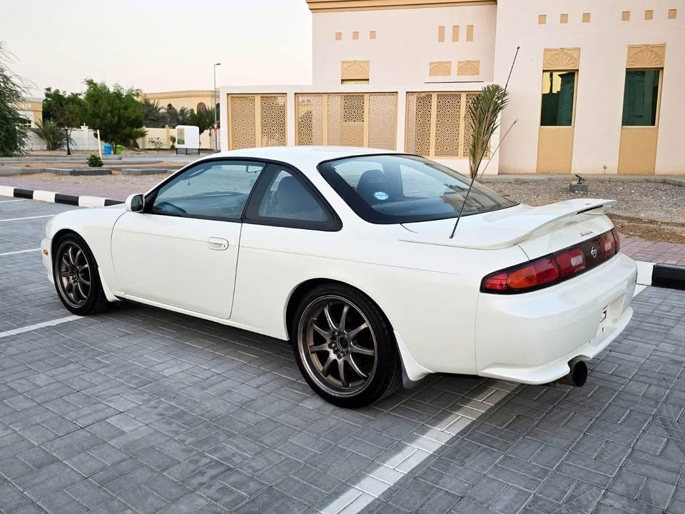 1994 نيسان سكاي لاين