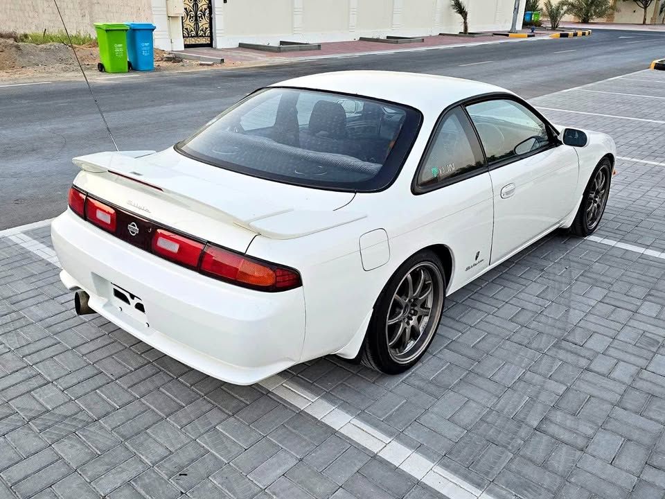 1994 نيسان سكاي لاين