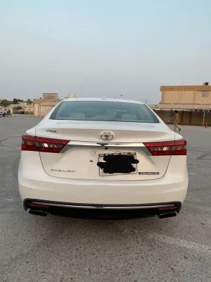 2016 Toyota Avalon Exclusive