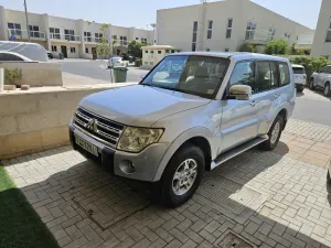 2009 ميتسوبيشي باجيرو GLS