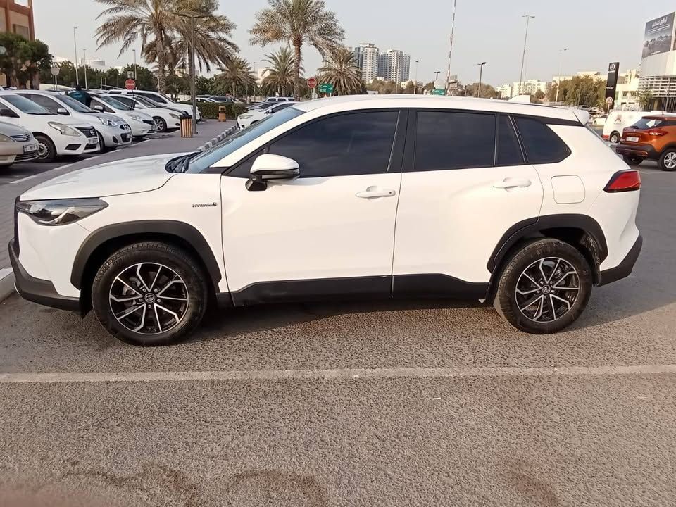 2024 تويوتا كرولا كروس LE