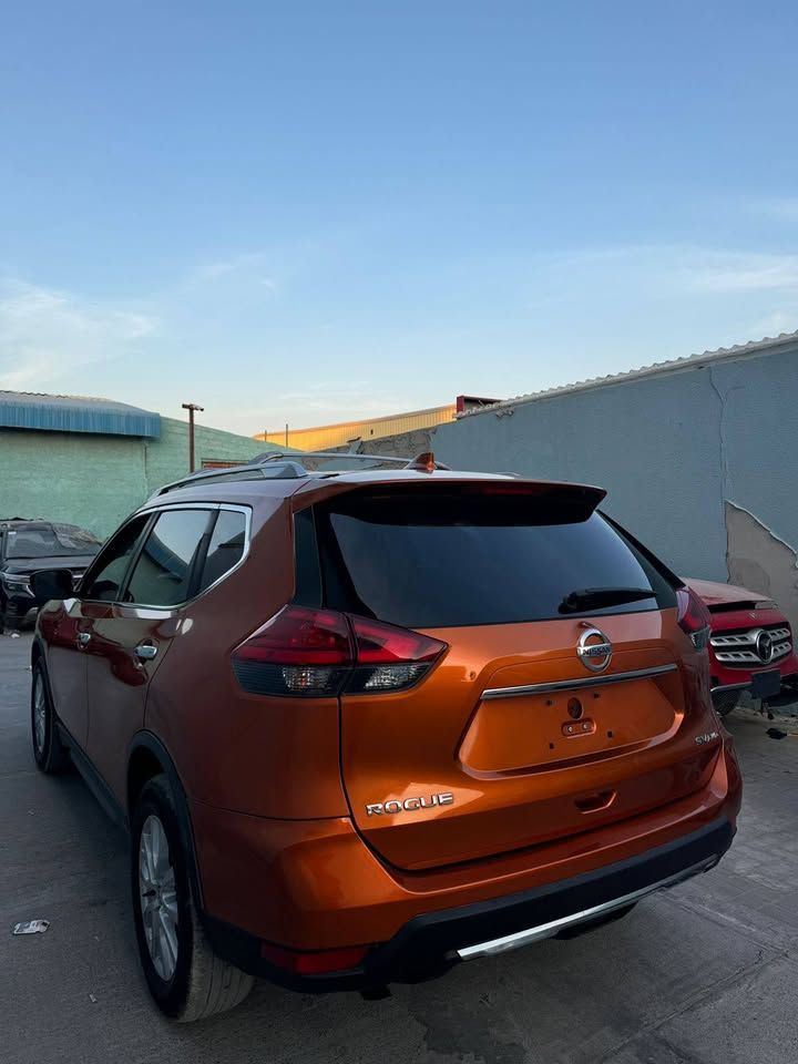 2017 نيسان روج SV