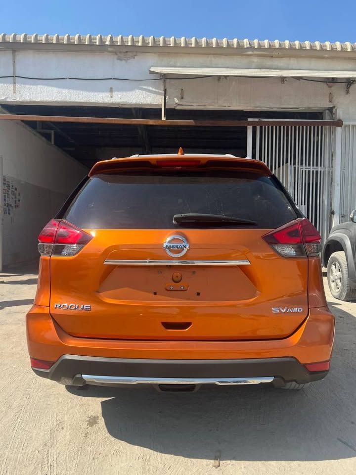 2017 نيسان روج SV