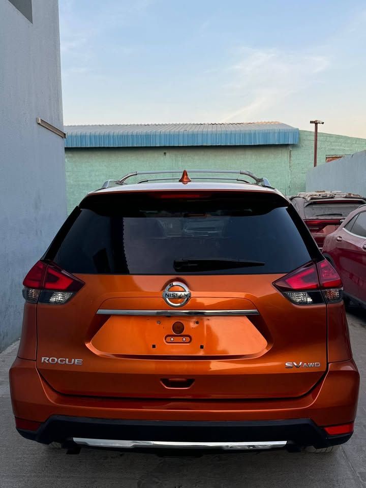 2017 نيسان روج SV