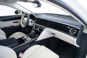 2021 بنتلي فلاينج سبير V8