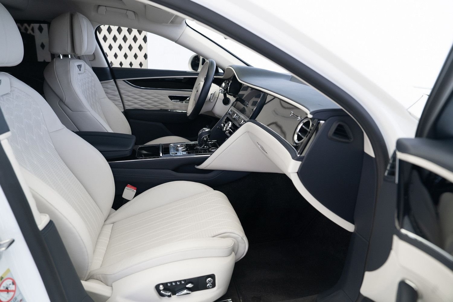 2021 بنتلي فلاينج سبير V8