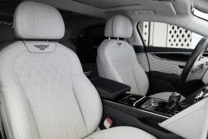 2021 بنتلي فلاينج سبير V8