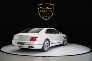 2021 بنتلي فلاينج سبير V8
