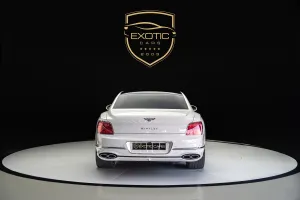 2021 بنتلي فلاينج سبير V8