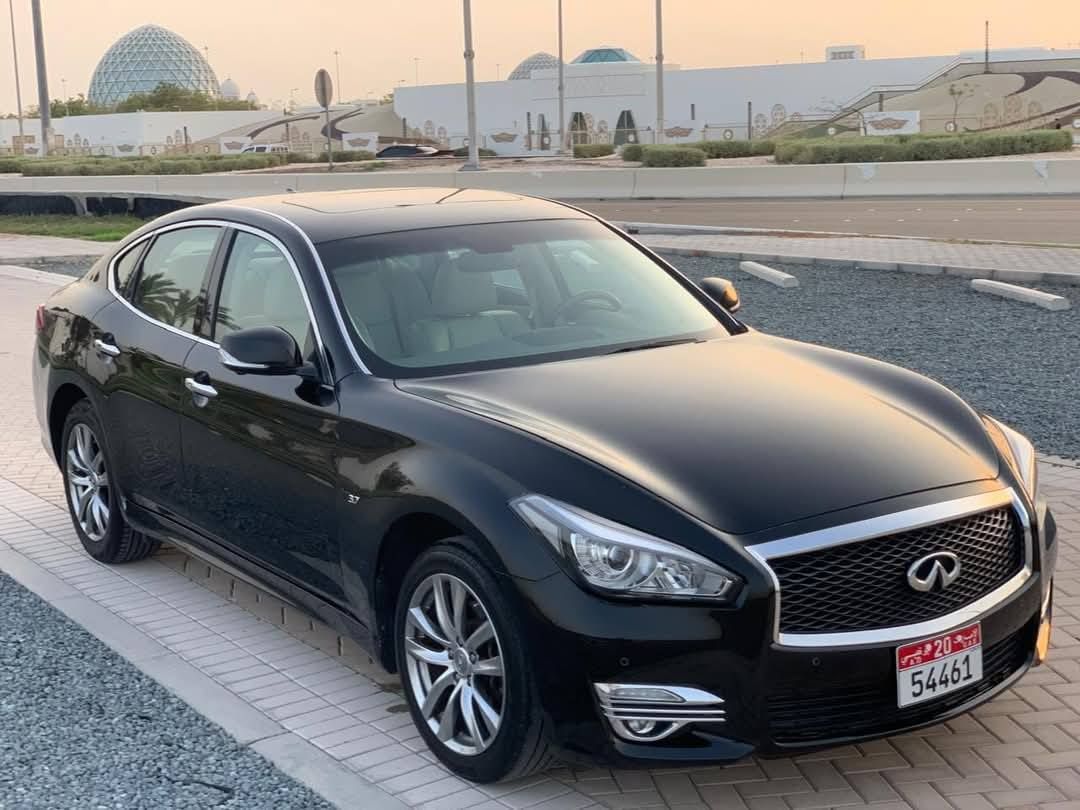 2019 Infiniti Q70 LUXE