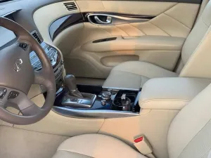 2019 Infiniti Q70 LUXE