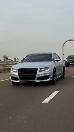 2011 اودي اس ٨ S Line