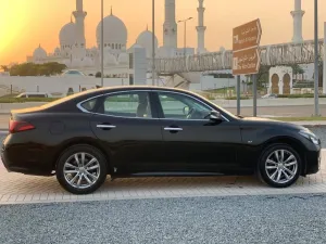2019 Infiniti Q70 LUXE