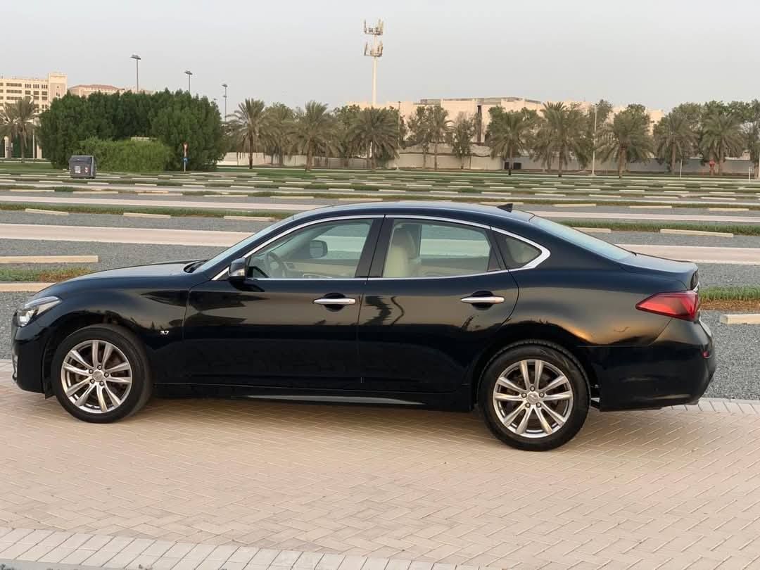 2019 Infiniti Q70 LUXE