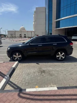 2016 جييب جراند شيروكي Laredo E