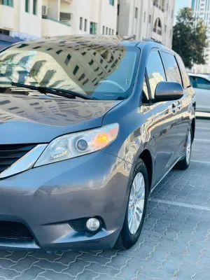2013 Toyota Sienna Woodland Edition