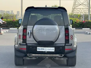 2024 لاند روفر ديفندر 110 HSE