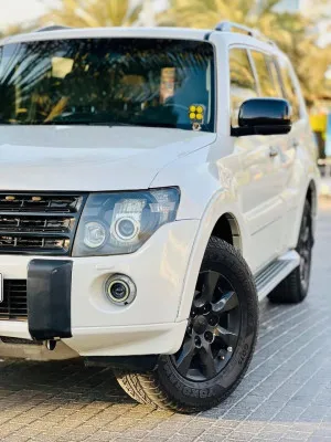 2011 ميتسوبيشي باجيرو GLS