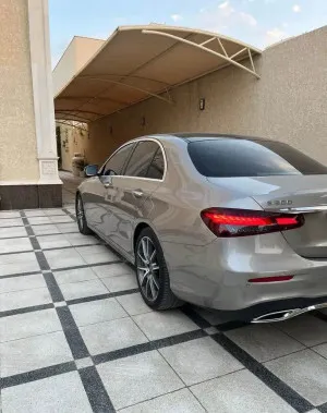 2021 مرسيدس-بنز الفئة - E E300