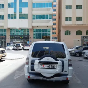 2011 ميتسوبيشي باجيرو GT