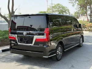 2022 تويوتا جرانفيا standard