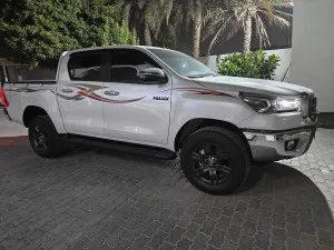 2025 تويوتا هايلوكس SR5