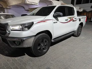 2025 تويوتا هايلوكس SR5