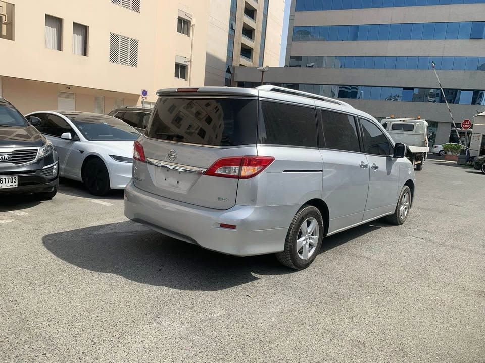 2013 نيسان كويست S