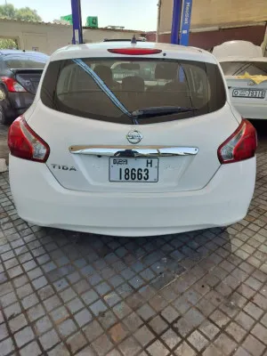 2015 نيسان تيدا S