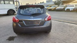 2014 نيسان تيدا Hatch