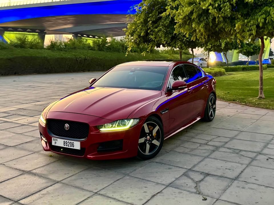 2016 جاكوار اكس اي Prestige
