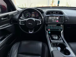 2016 جاكوار اكس اي Prestige
