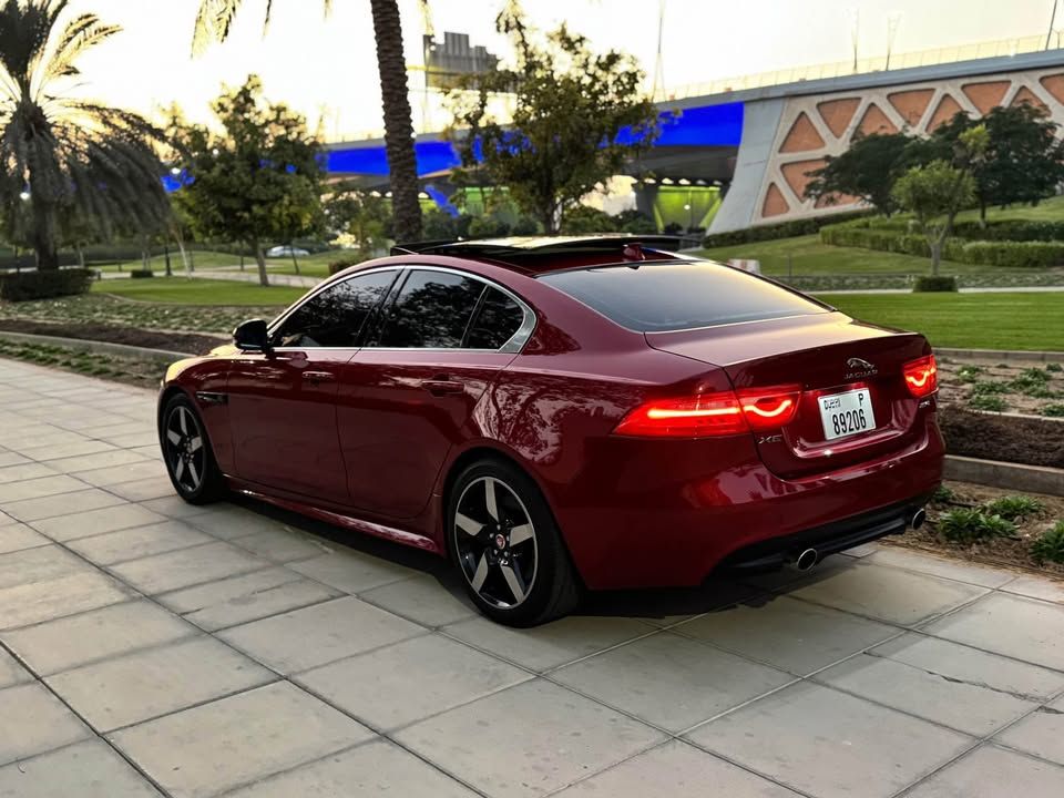 2016 جاكوار اكس اي Prestige