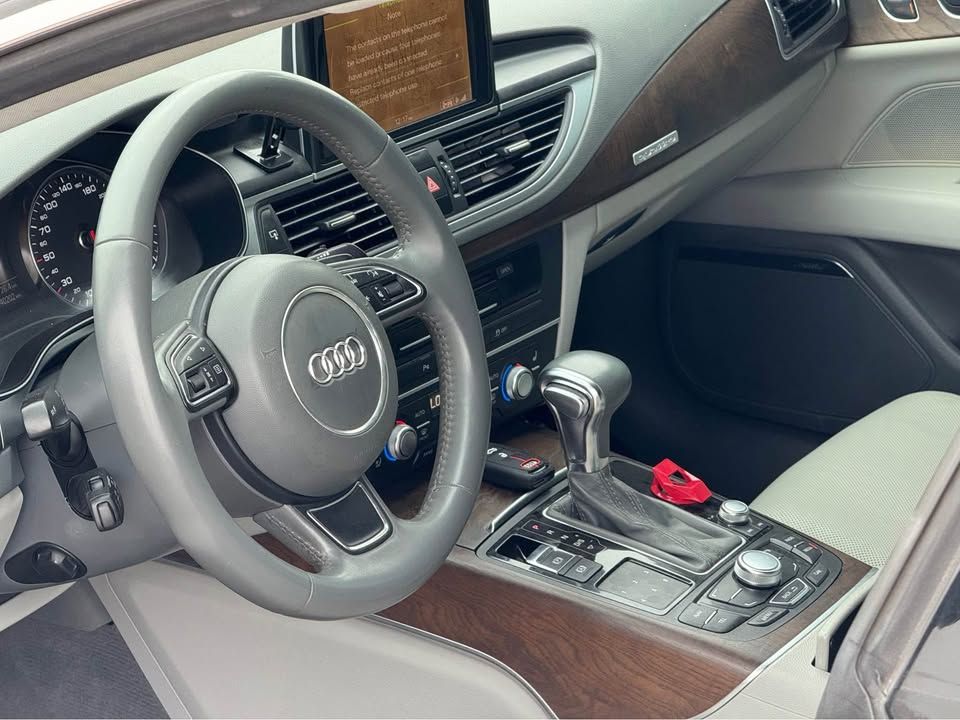 2011 اودي آي ٧ Prestige